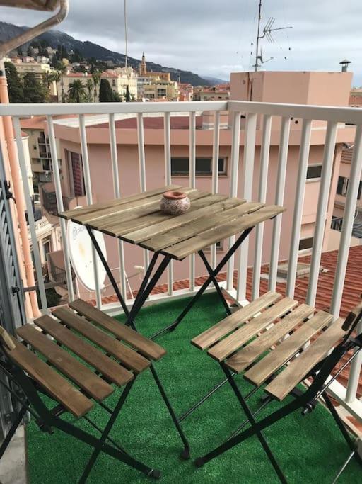 Lumineux Studio Sous Les Toits De Menton Exterior foto